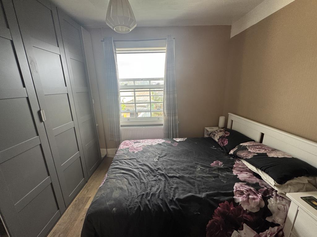 Lot: 43 - MID-TERRACE HOUSE FOR OCCUPATION OR INVESTMENT - Bedroom two